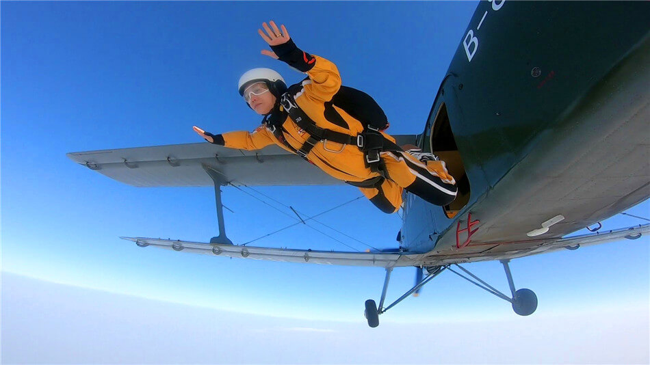 翔大跳伞俱乐部单人跳伞培训,为翔大独创课程,无需出国,每年任意跳.